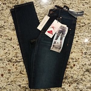 🆕️NWT Francesca's Rewash Jeans